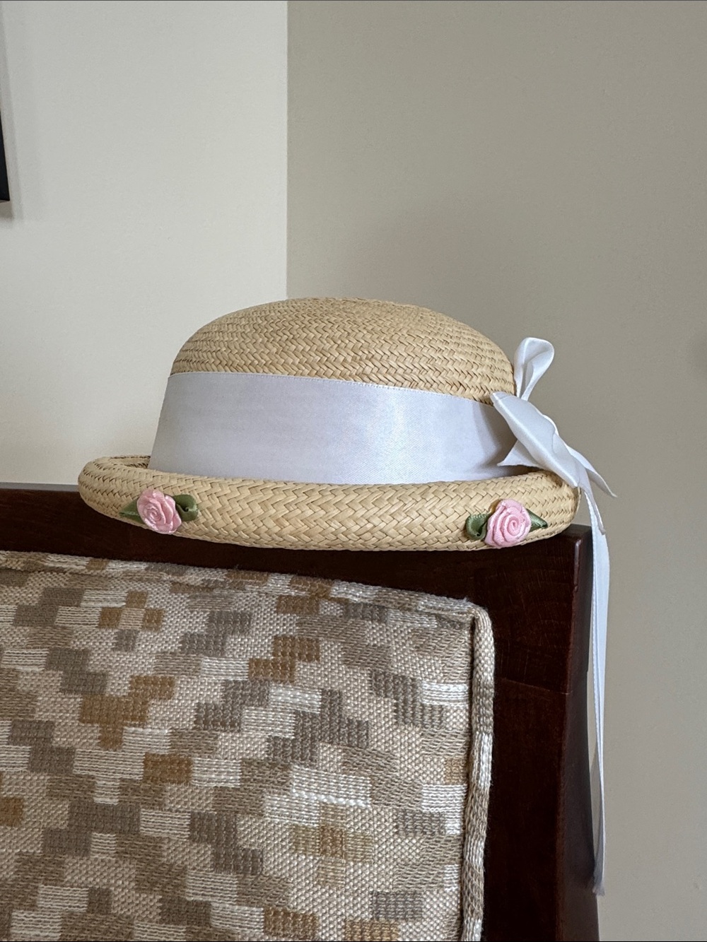 Little Girls Straw Boater Hat with White Ribbon and Pink Rose Accents